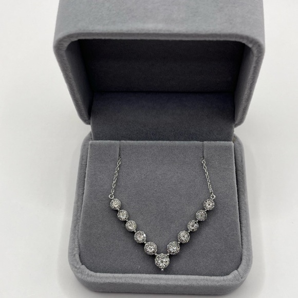 0.50 CT Natural Diamond Chevron Sterling Silver Necklace - Picture 1 of 6